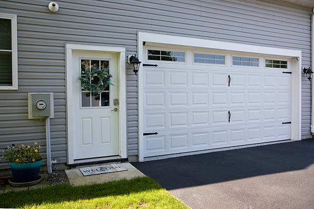 24/7 Emergency Garage Door Panel Replacement experts in Brownfield, TX